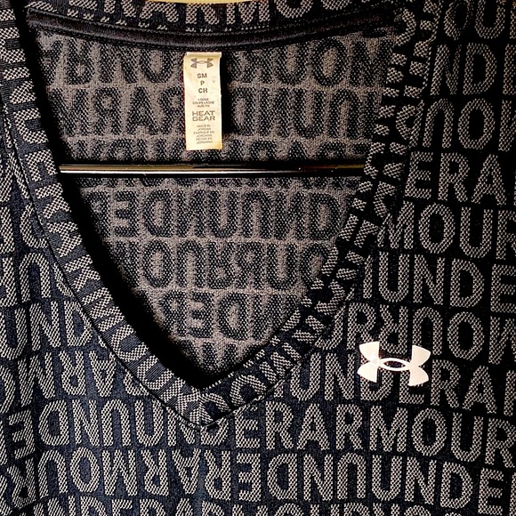 Under Armour Women's Tech Wordmark Jacquard Short-Sleeve V-Neck T-Shirt - Picture 4 of 4